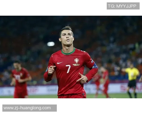 绿眼睛足球球星的传奇之路 从天赋到成就的辉煌历程